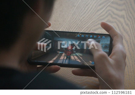 man playing online games 112596181