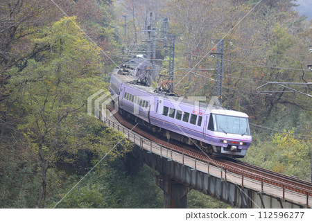 伯備線行駛的車輛 112596277