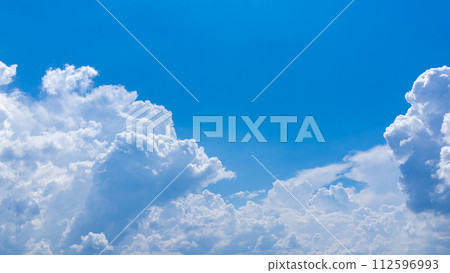 盛夏藍天出現的積雨雲(積雨雲) 盛夏藍天出現的積雨雲(積雨雲) 112596993
