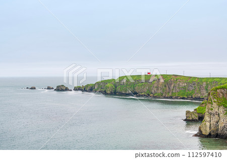 北海道厚岸郡:霧多布岬和由富岬燈塔,以夏天的霧氣聞名 北海道厚岸郡:霧多布岬和由富岬燈塔,以夏天的霧氣聞名 112597410