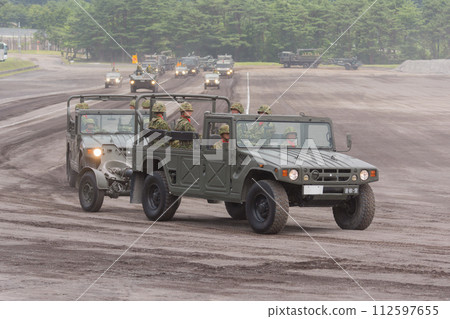 Running Ground Self-Defense Force high mobility vehicle towing 120mm mortar Running Ground Self-Defense Force high mobility vehicle towing 120mm mortar 112597655