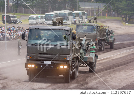 Ground Self-Defense Force medium gun towing vehicle and FH70 on parade Ground Self-Defense Force medium gun towing vehicle and FH70 on parade 112597657