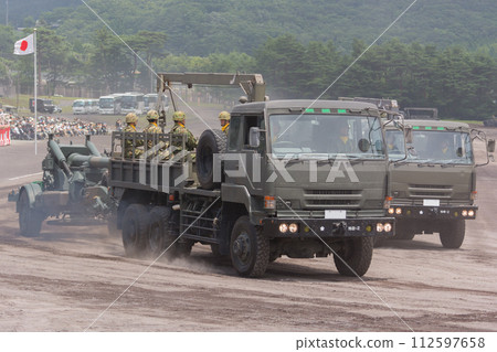 Ground Self-Defense Force medium gun towing vehicle and FH70 on parade Ground Self-Defense Force medium gun towing vehicle and FH70 on parade 112597658