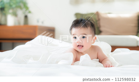4 month old boy lying face down 4 month old boy lying face down 112598032