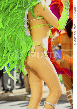 Brazilian costumes dancing samba on the streets of the city Brazilian costumes dancing samba on the streets of the city 112598099