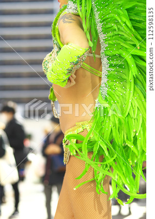 Brazilian costumes dancing samba on the streets of the city Brazilian costumes dancing samba on the streets of the city 112598135