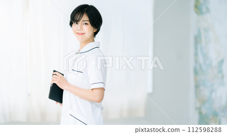 美容診所女職員 112598288