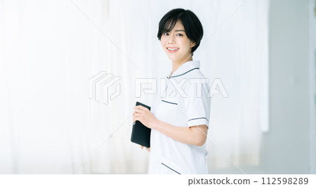 美容診所女職員 112598289