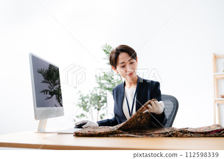 A clerk appraising a kimono 112598339