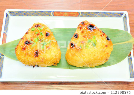 Saikyo miso grilled rice balls 112598575