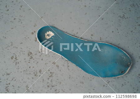 shoe, shoes, sneaker 112598698