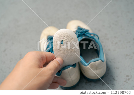 shoe, shoes, sneaker 112598703