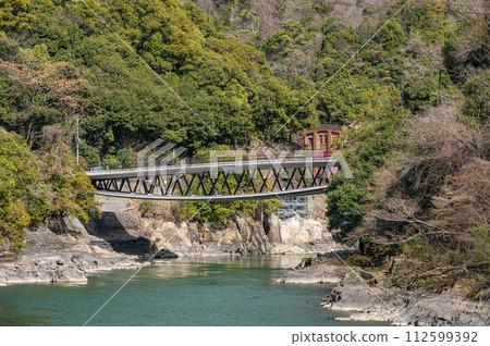 Spring scenery of the Uji River Spring scenery of the Uji River 112599392