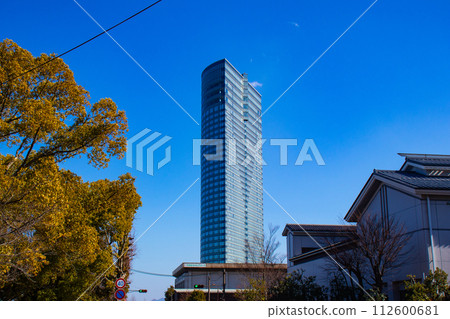 [Biwa Lake Scenery] Winter mountains and offshore scenery seen from the lakeside 112600681