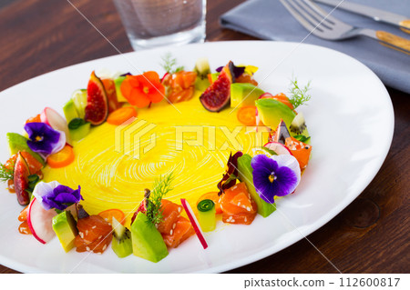 Plate of delicious tuna tartar Plate of delicious tuna tartar 112600817