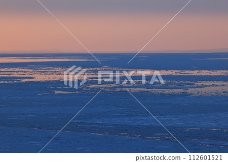 Dusk color reflection Dusk color reflection 112601521
