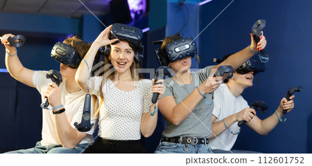 Young people having fun with new technology of vr headset goggles 112601752