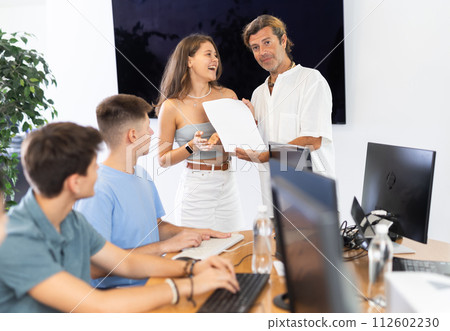 Among students of computer courses, male teacher awards diploma and to excellent girl pupil Among students of computer courses, male teacher awards diploma and to excellent girl pupil 112602230