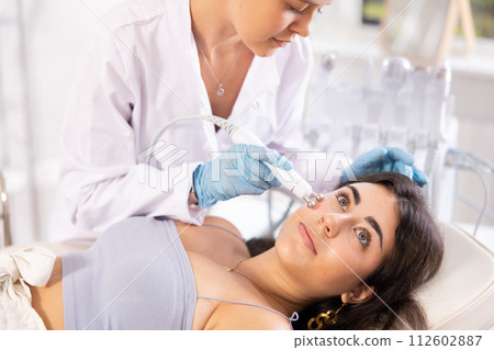 Facial Beauty massage to brunette girl 112602887