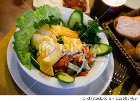 Hellim salata 112603469