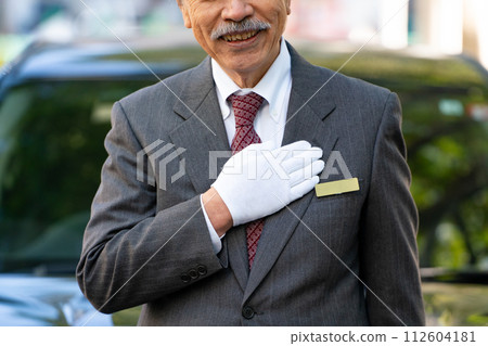 高級男司機不露面 112604181