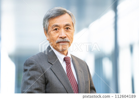 Senior male business office district Senior male business office district 112604189