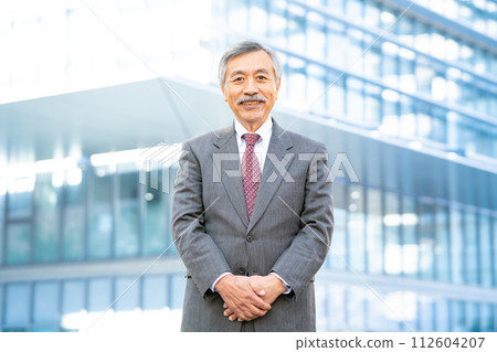 Senior male business office district Senior male business office district 112604207