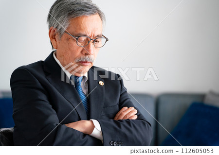 Senior Lawyer Office 112605053