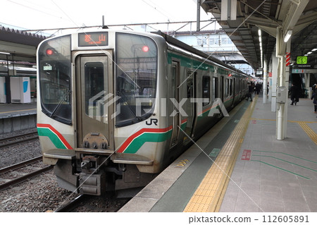 東北幹線E721系在福島站停靠（福島地區：新白川郡山⇔福島白石） 112605891