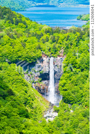 從明智平展望台眺望中禪寺湖和華嚴瀑布 112606041
