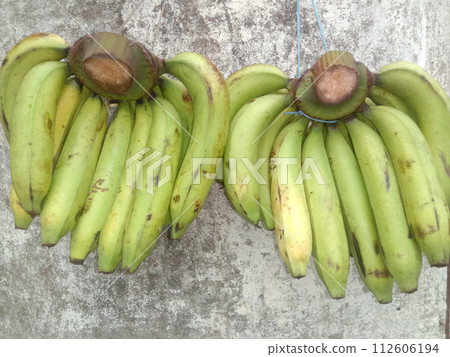 banana bunch on shop for sell banana bunch on shop for sell 112606194