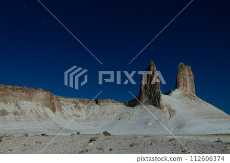 Night scene with the rock pinnacles of Bozzhira valley, Kazakhstan 112606374