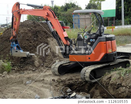 Yumbo (with concrete breaker) 112610535