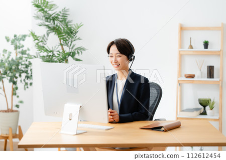 Business woman working in the office Business woman working in the office 112612454