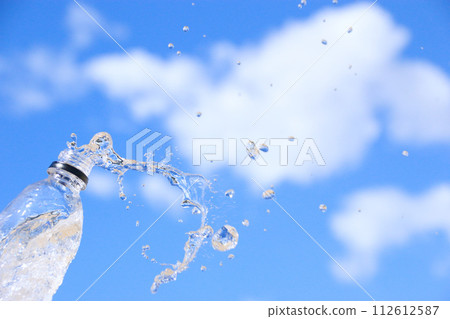 礦泉水14 藍天下的潑水 112612587