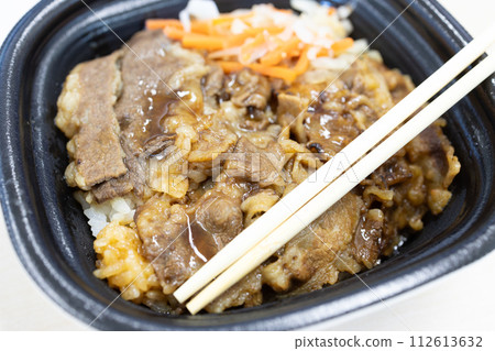 美味的Calbi Yakiniku Bento 美味的Calbi Yakiniku Bento 112613632