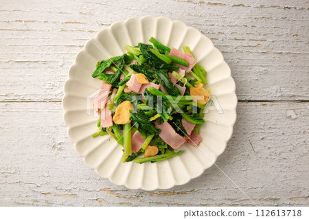 Stir-fried spinach and bacon Stir-fried spinach and bacon 112613718
