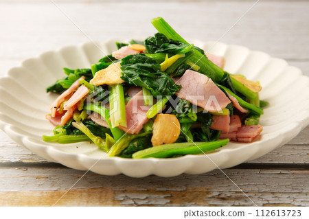 Stir-fried spinach and bacon Stir-fried spinach and bacon 112613723