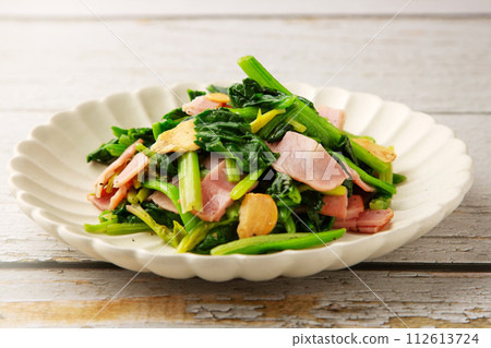 Stir-fried spinach and bacon Stir-fried spinach and bacon 112613724