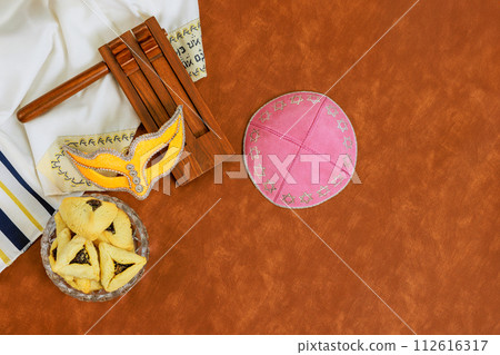 Celebration happy purim with jewish holiday hamantaschen carnival masks religious decoration Celebration happy purim with jewish holiday hamantaschen carnival masks religious decoration 112616317