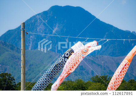 [初夏材料]鯉魚旗在天空中游泳[長野] 112617891