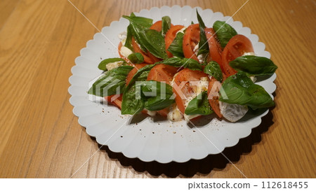 新鮮卡普雷塞沙拉 112618455