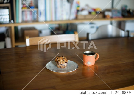 Coffee and snack chocolate muffin Coffee and snack chocolate muffin 112618879