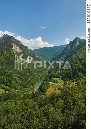 Picturesque canyon of the Tara river. Crna gora. 112619187