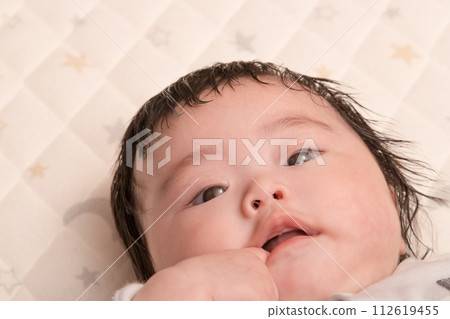 [Baby thumb sucking] 112619455