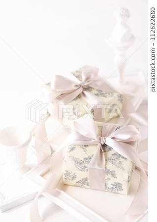 A shabby chic gift with muted colors 112622680