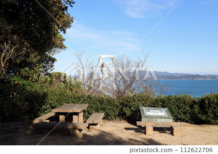 從鳴門公園展望台看到的大鳴門大橋(兵庫縣、德島縣、鳴門海峽) 從鳴門公園展望台看到的大鳴門大橋(兵庫縣、德島縣、鳴門海峽) 112622706