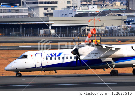 大阪國際機場 ANA 龐巴迪 DHC8-Q400 螺旋槳飛機著陸準備 Skypark 大阪國際機場 ANA 龐巴迪 DHC8-Q400 螺旋槳飛機著陸準備 Skypark 112623519