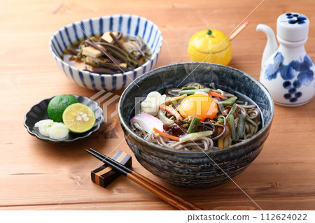 Wild vegetable Tsukimi soba (using plenty of spring ingredients) Noodle dish Wild vegetable Tsukimi soba (using plenty of spring ingredients) Noodle dish 112624022