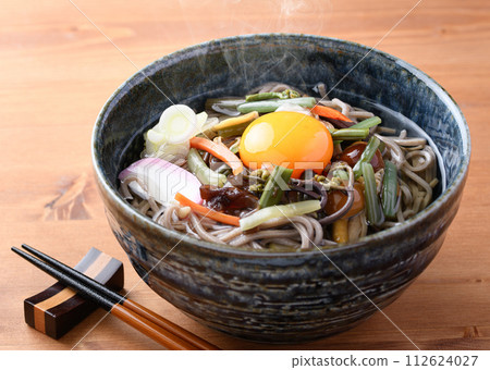 Wild vegetable Tsukimi soba (using plenty of spring ingredients) Noodle dish Wild vegetable Tsukimi soba (using plenty of spring ingredients) Noodle dish 112624027